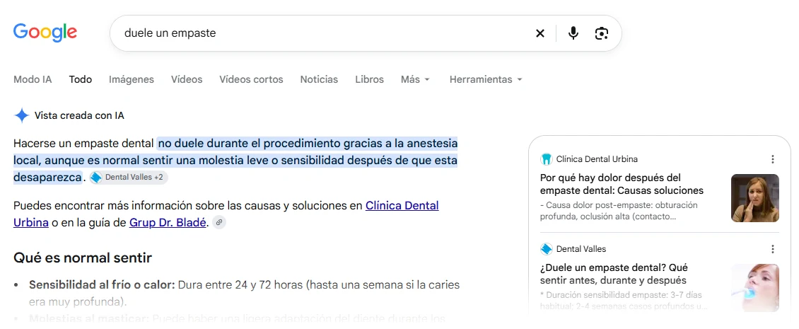 Resultados de Google para «duele un empaste» con una Vista Creada con IA que cita como fuentes a dos clínicas dentales.